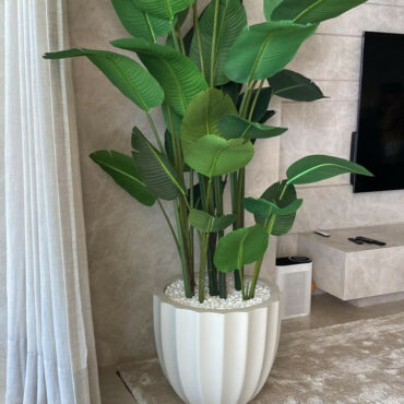 Santa Bárbara Beige Matte Planter with Paradise Bird