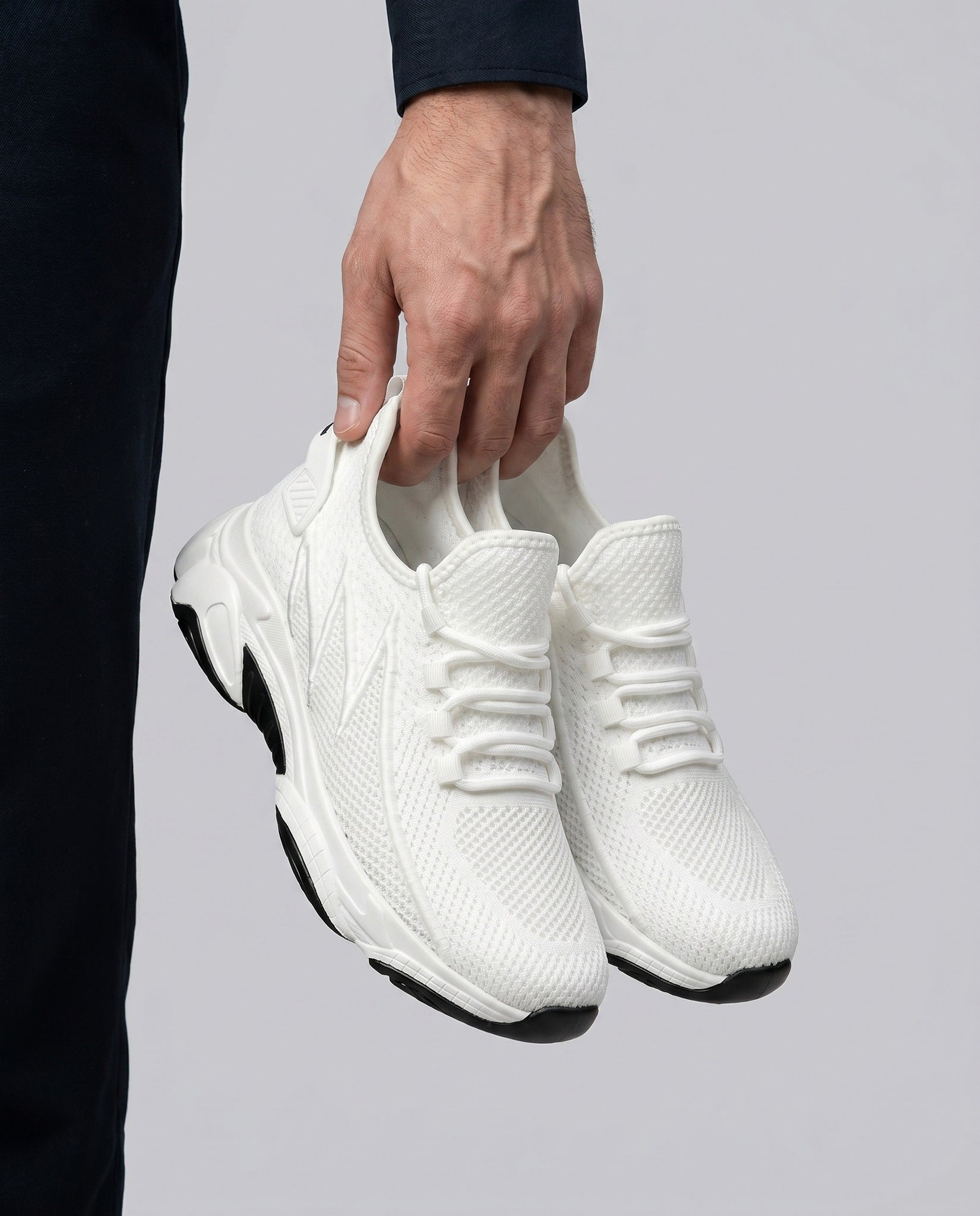 Vertex White 6_holding